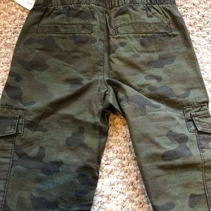 Boys new old navy cargo camo pants size small 6/7
